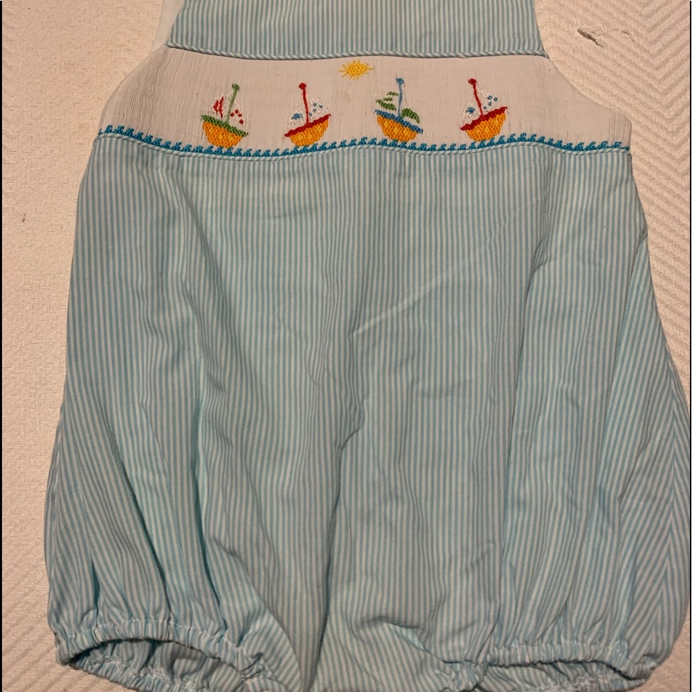 EUC castle and crown smocked bubble